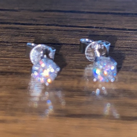 NIB Sterling Silver Moissanite Studs - Picture 9 of 10